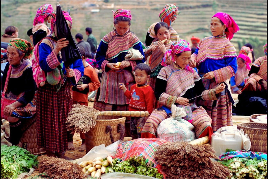 Ethnic minorities at Bac Ha market selling fresh produce, Lao Cai – Auasia Travel